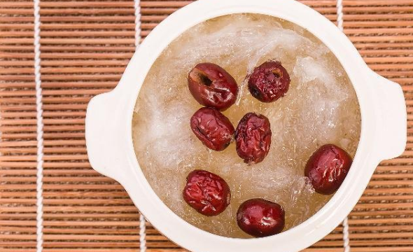 什么時候吃燕窩發(fā)揮的作用較好？在吃燕窩時需要注意哪些問題？