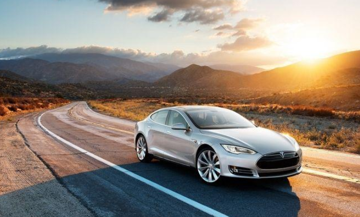 特斯拉監(jiān)控車里的一切是真的嗎？特斯拉車內(nèi)攝像頭在哪里？